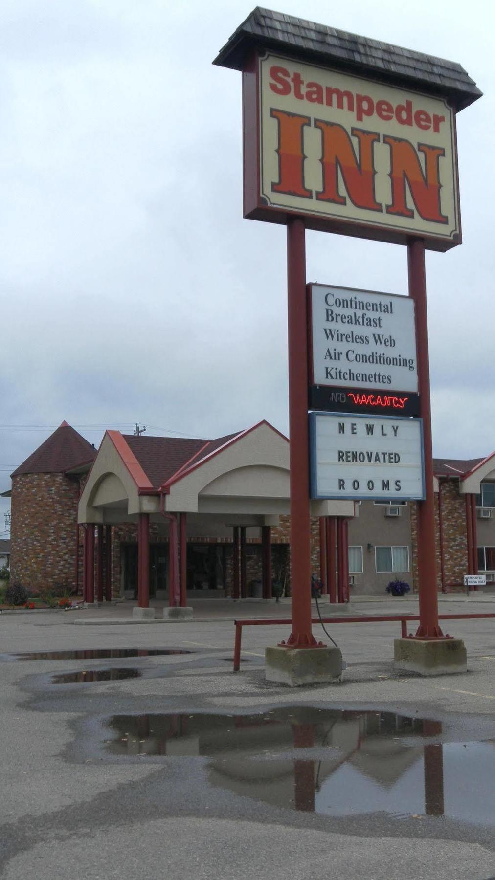 Stampeder Inn Ponoka Экстерьер фото